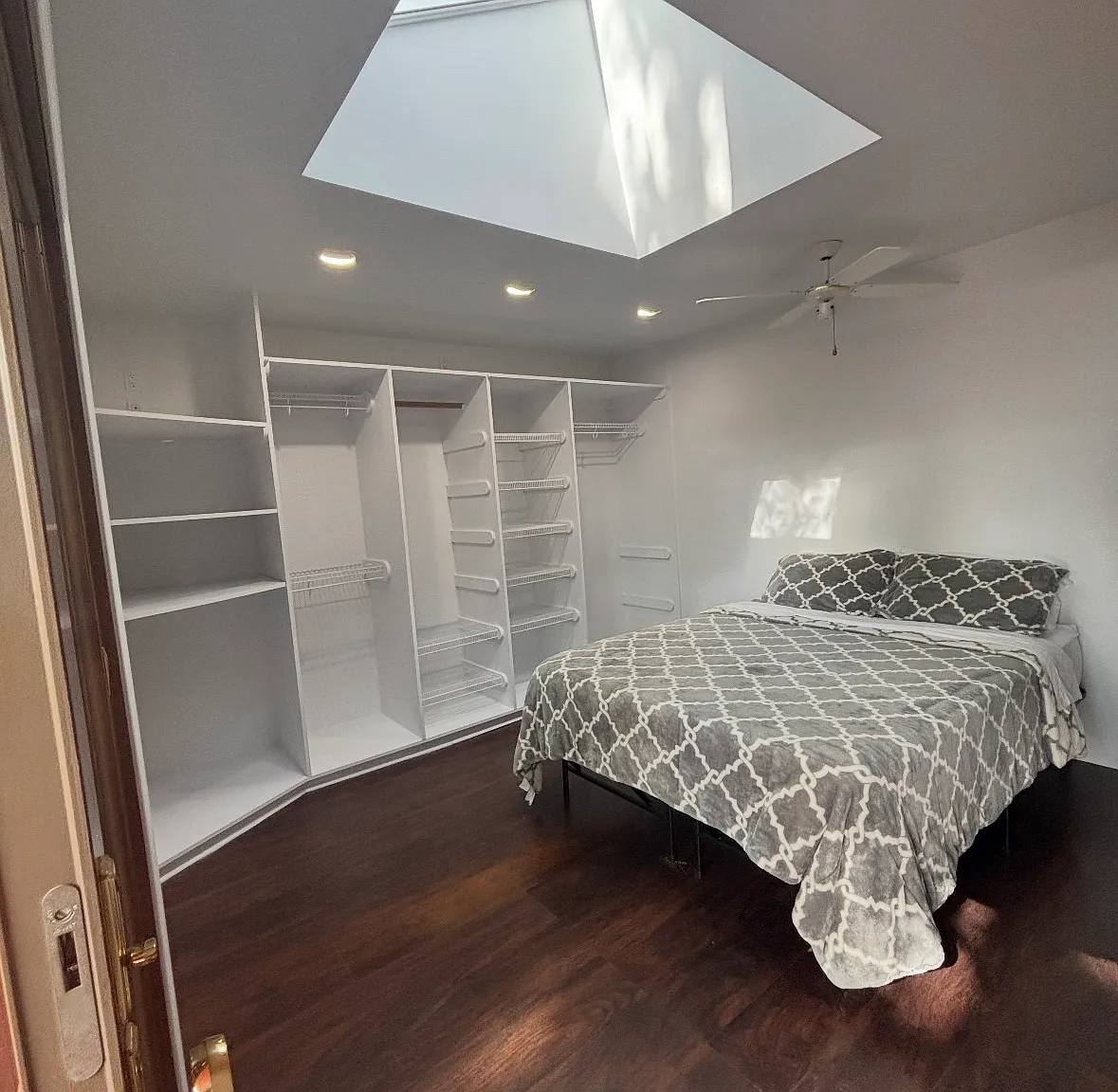 3 bed, 2051 sqft, $2,600 — Photo 4