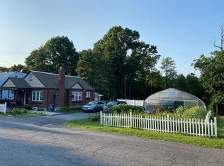 18 Roberts Ln, Latham, NY 12110