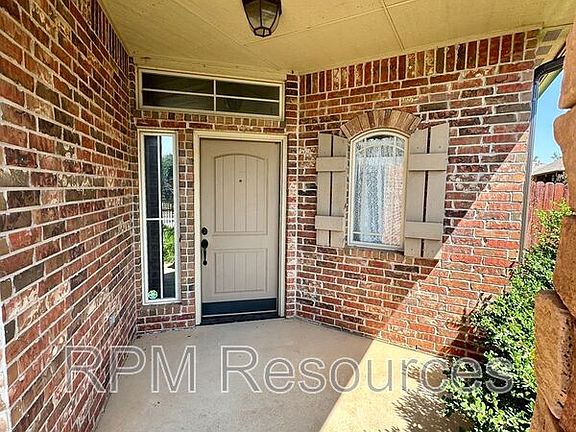 3rd image of 3121 SW 136th Ter