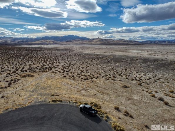 35 Desert Wells Cir, Silver Springs, NV 89429