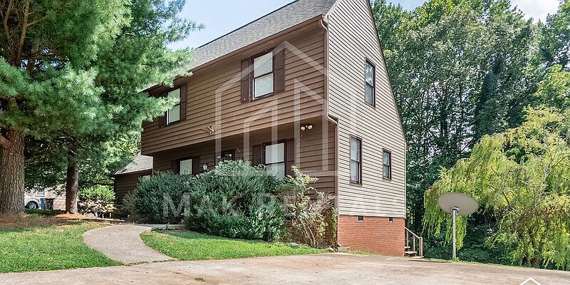 1st image of 405 Holland Cir