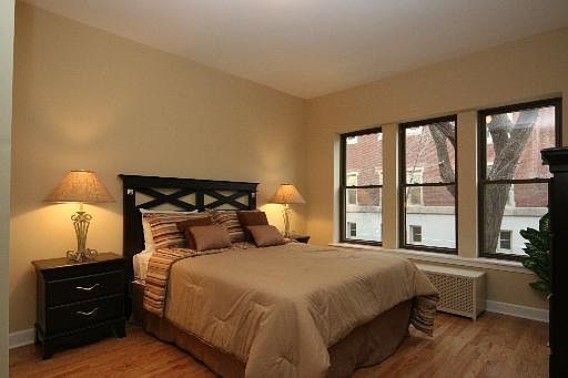 2nd image of 1524 W Belle Plaine Ave #1