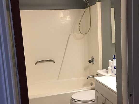 Hall bathroom 