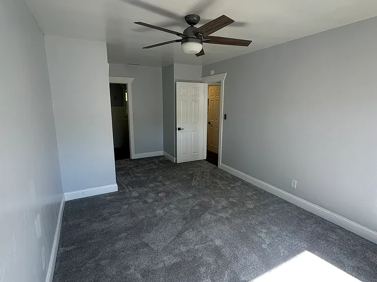 Primary Bedroom (10.5 x 19.5)