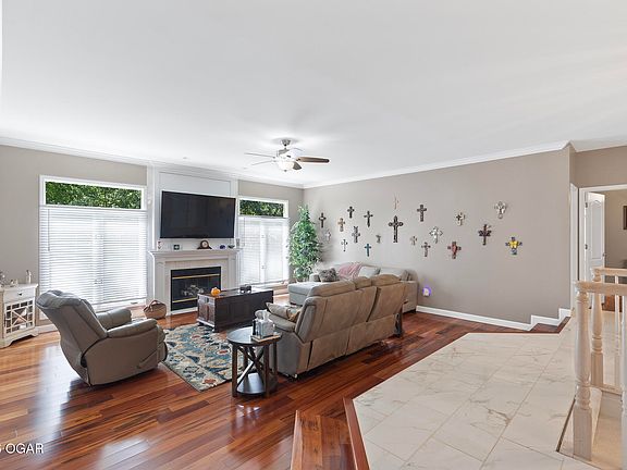4th image of 930 Rustic Ridge Dr