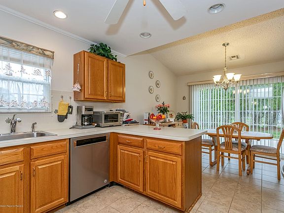 4th image of 18 Tonbridge Ct