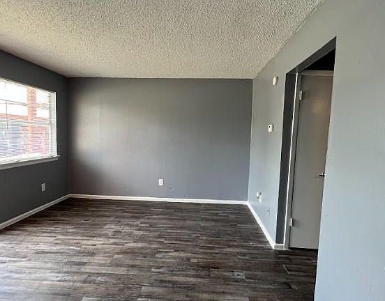 4th image of 428 Montrose Ave #427-101