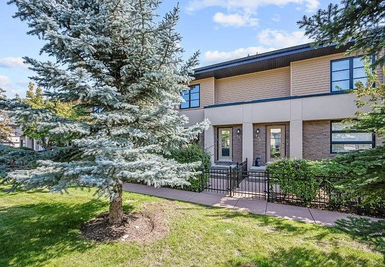172 Aspen Hills Close SW — Photo 1