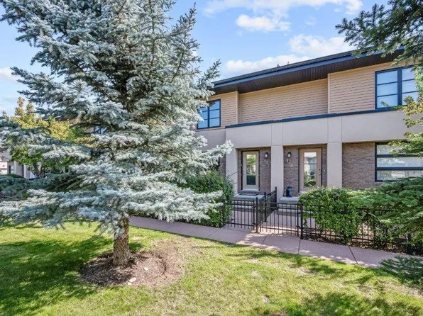172 Aspen Hills Close SW, Calgary, AB T3H 0C7