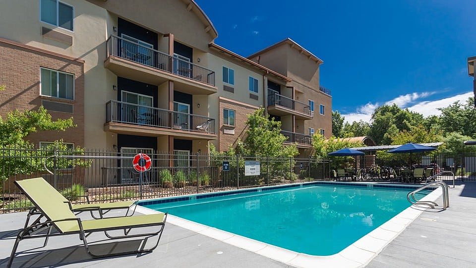 1st image of 914 W Lake St #29-645477