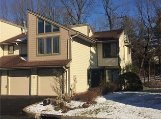 11 Windermere Brook Ln, Suffern, NY 10901
