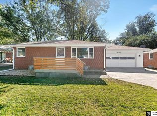 6721 Bethany Park Dr, Lincoln, NE 68505