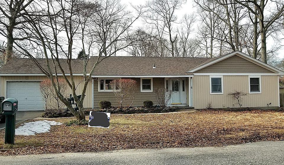 1st image of 4 Fairway Dr