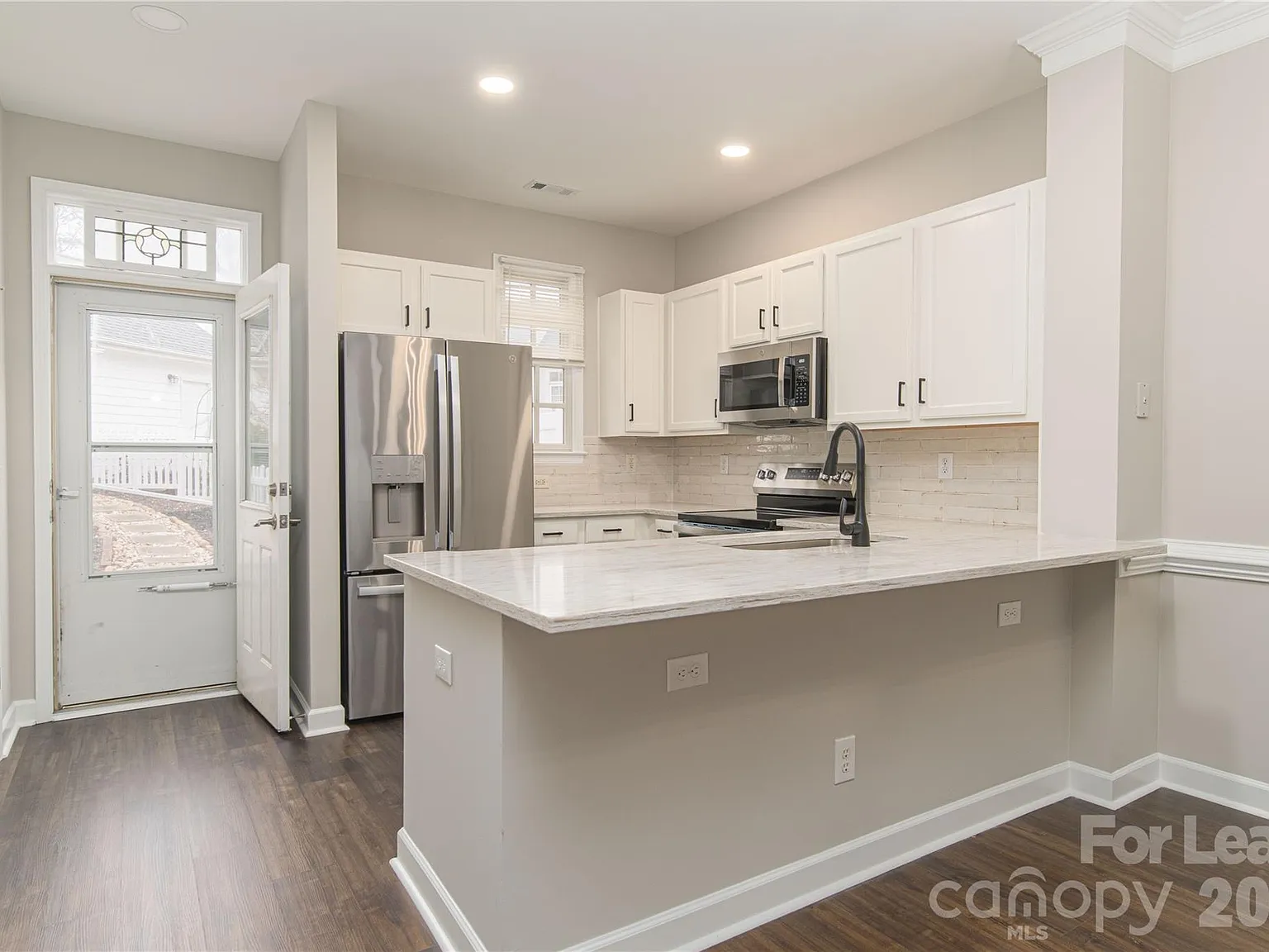 2 bed, 2.5 bath, 1258 sqft, $2,100 — Photo 3