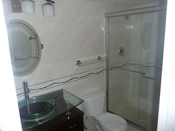 3rd image of 3881 Crystal Lake Dr APT 1