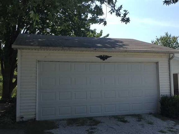 3rd image of 125 Lake Warren Dr