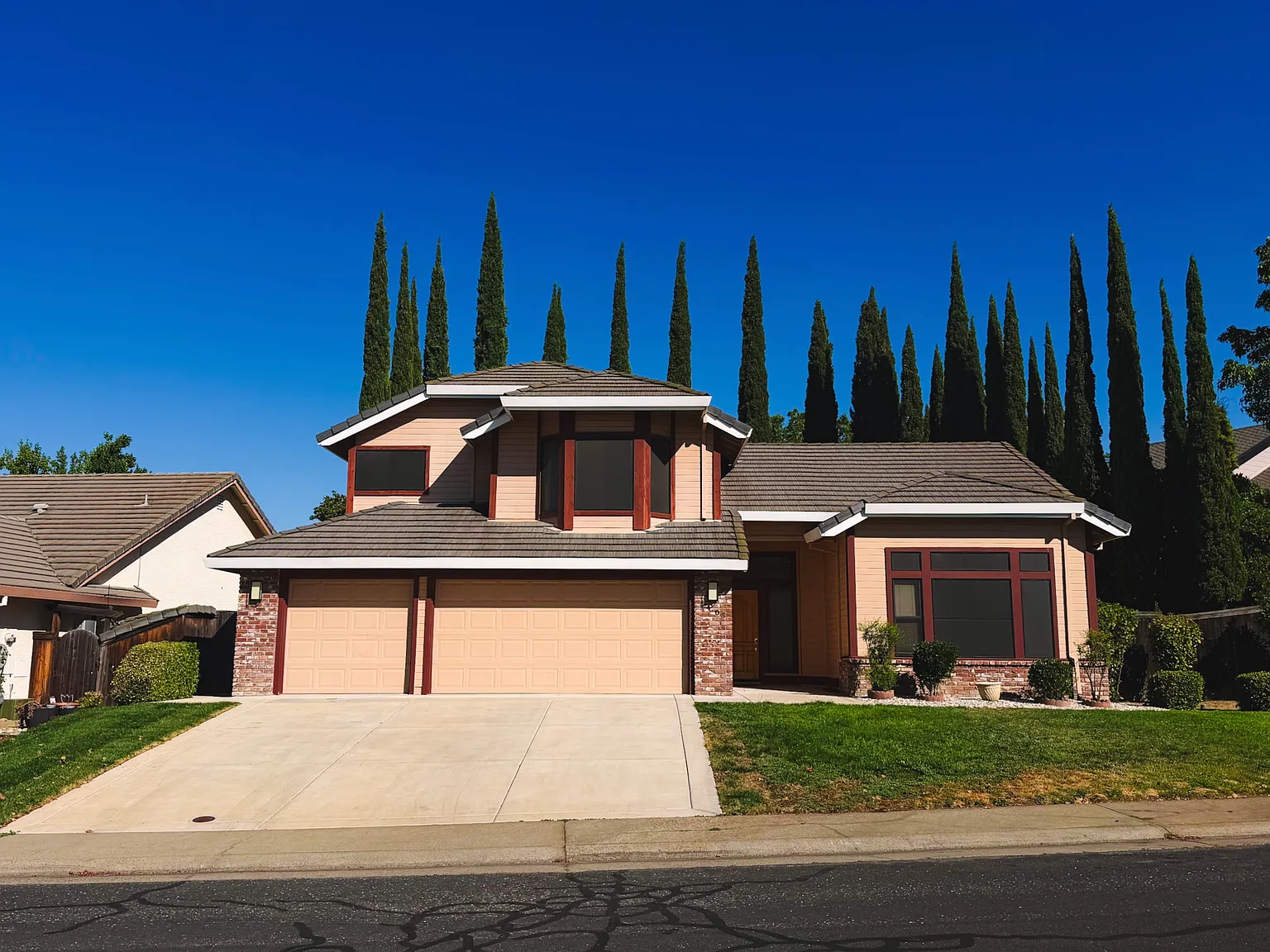 4 bed, 2262 sqft, $3,200 — Photo 1