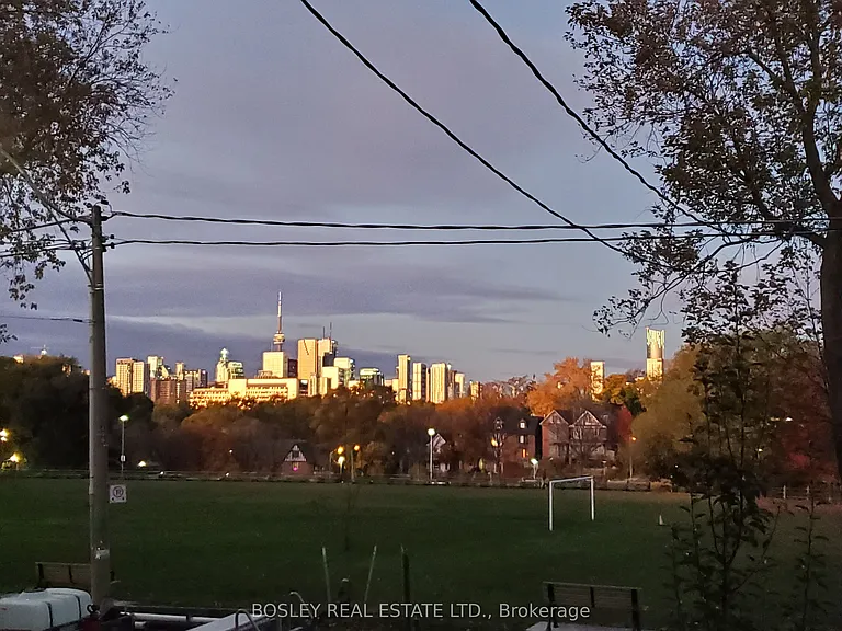 597 Carlaw Ave #UPPER — Photo 3