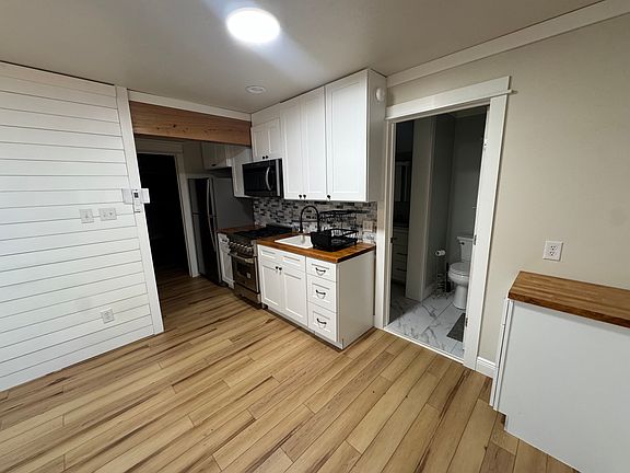 3rd image of 601 Contour St Unit A