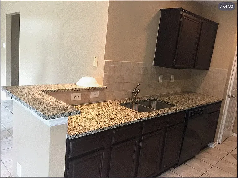 2202 Brookview Dr — Photo 25