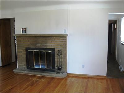 4th image of 2219 Clarence Ave