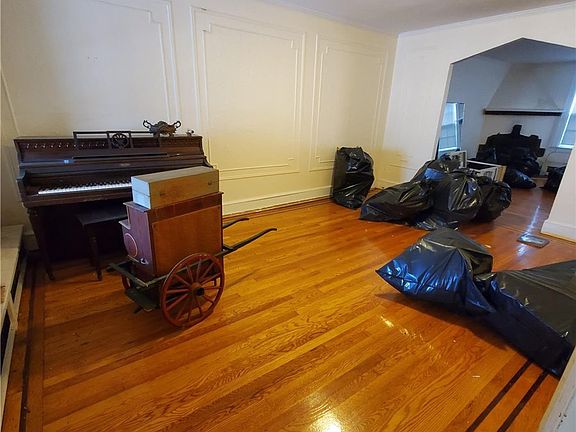 3rd image of 83 Dartmouth St