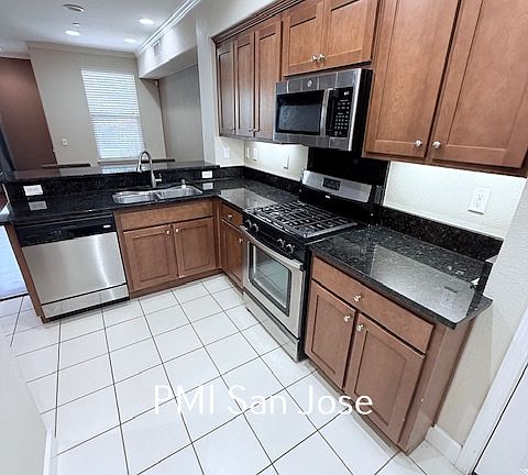 2140 Klassen Way - Kitchen_04072025