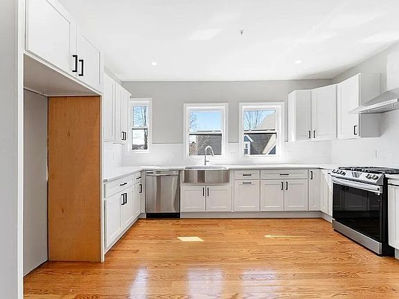 4th image of 7 Austin St APT 2