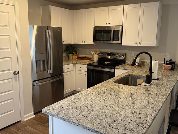 5th image of 348 Mistletoe Way