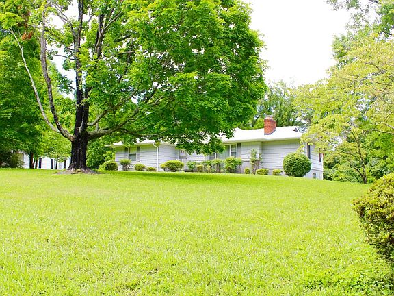 3rd image of 3621 Riverview Dr