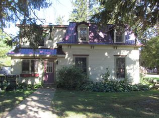 201 Drury St, Cobb, WI 53526