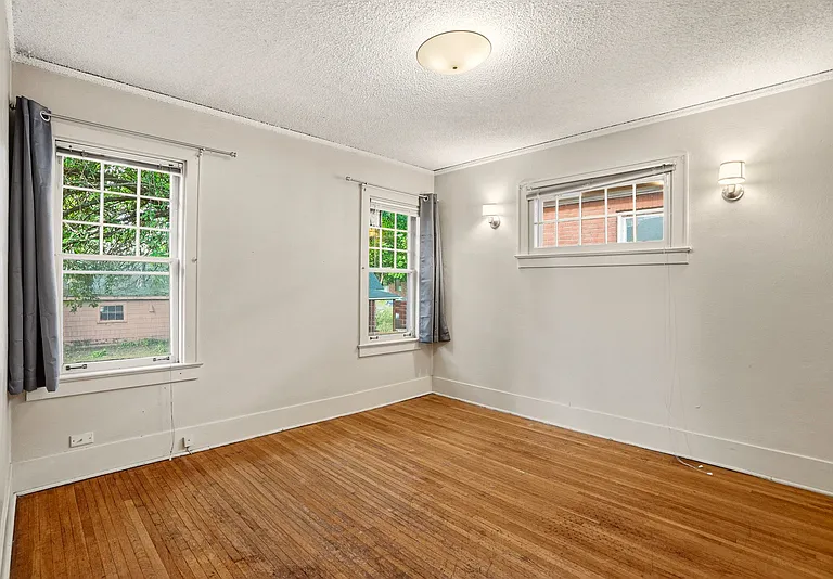 808 E Mission Ave — Photo 21