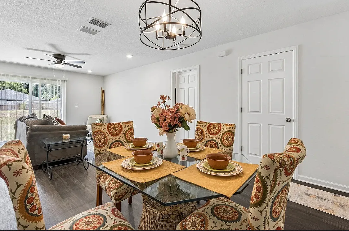 4 bed, $2,200 — Photo 3
