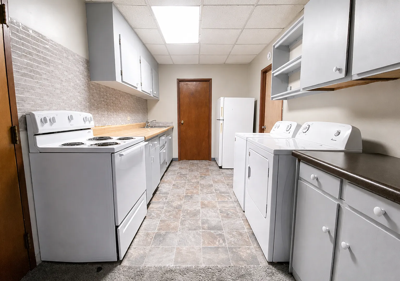 Wisconsin House Apartments — Photo 1