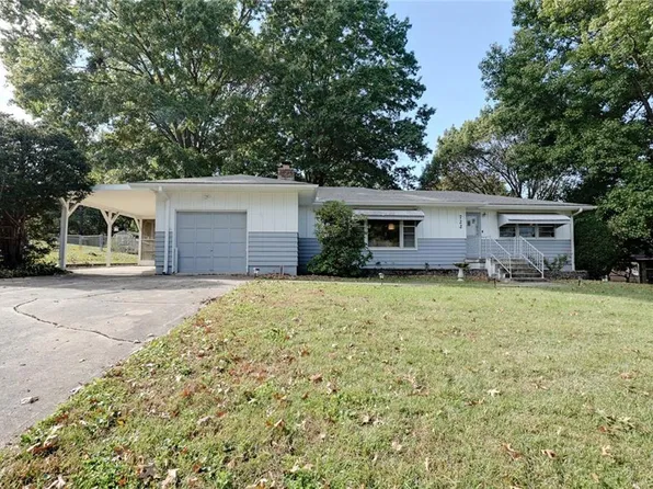 722 S Hudson St, Buckner, MO 64016