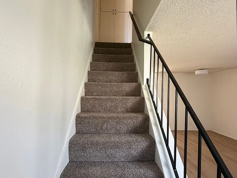 147 Sespe Ave — Photo 17