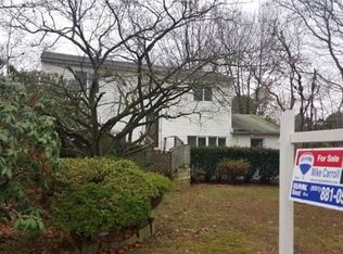 42 Floral Park St, Islip Terrace, NY 11752