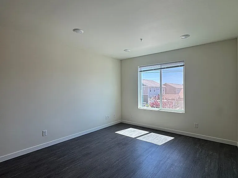 503 E Helena Ave — Photo 30