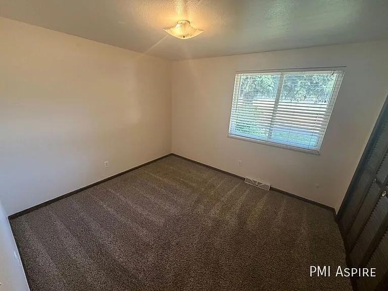 421 Bimson Ave — Photo 7