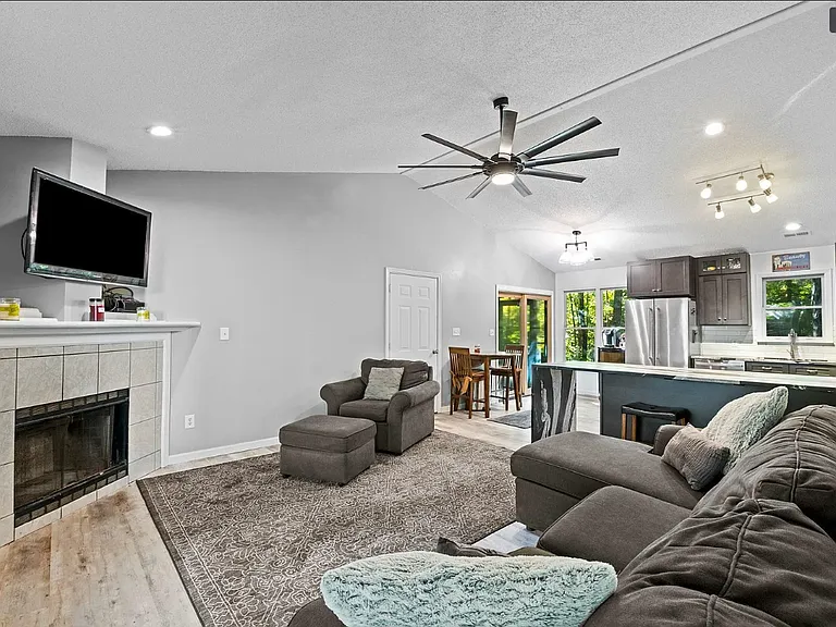 106 Blackfoot Dr — Photo 8