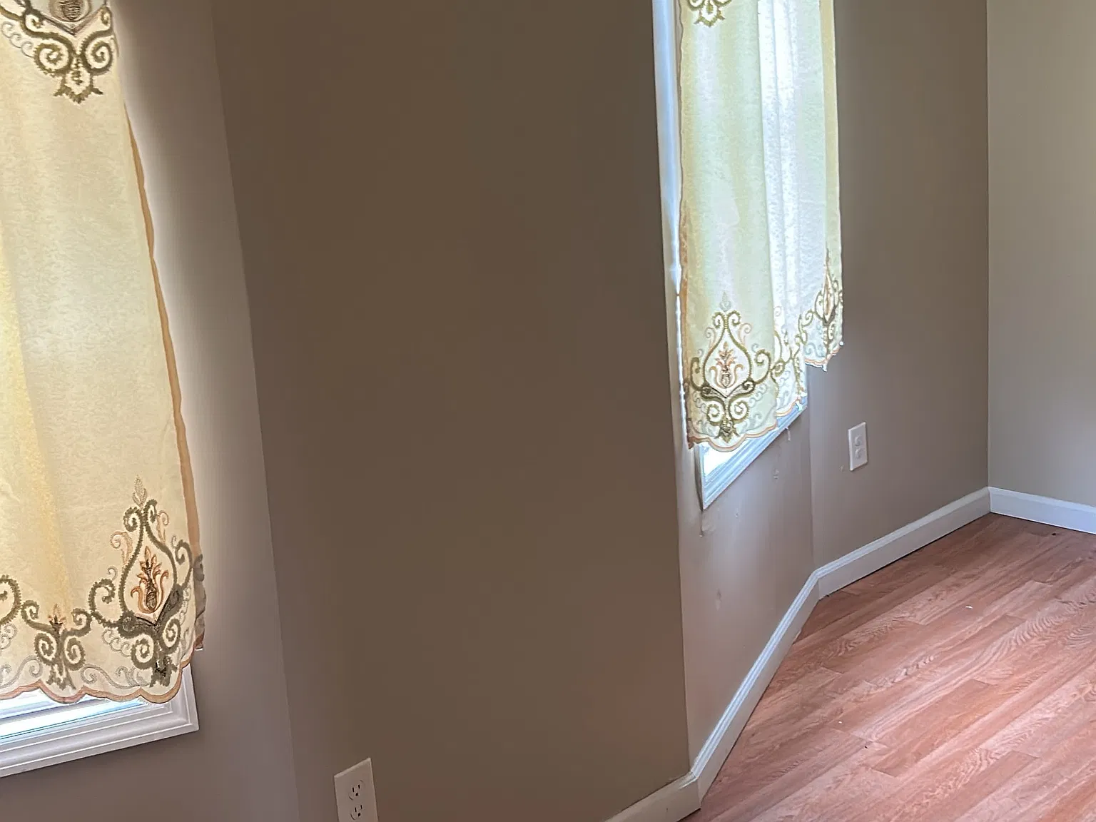 3 bed, $2,100 — Photo 2