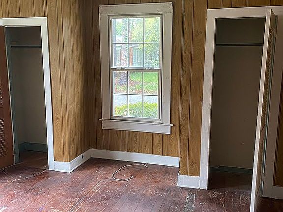 5th image of 204 Durant St