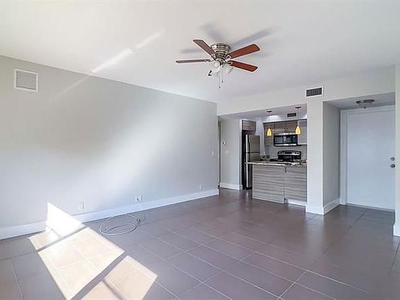 3rd image of 64 Isle Of Venice Dr APT 23