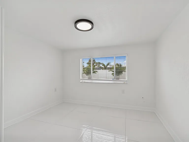455 81st Ave — Photo 26