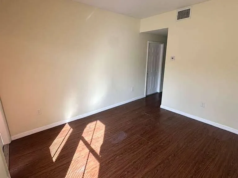 825 SW 6th Pl — Photo 12