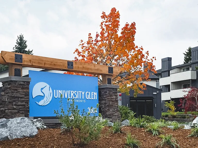 University Glen — Photo 9