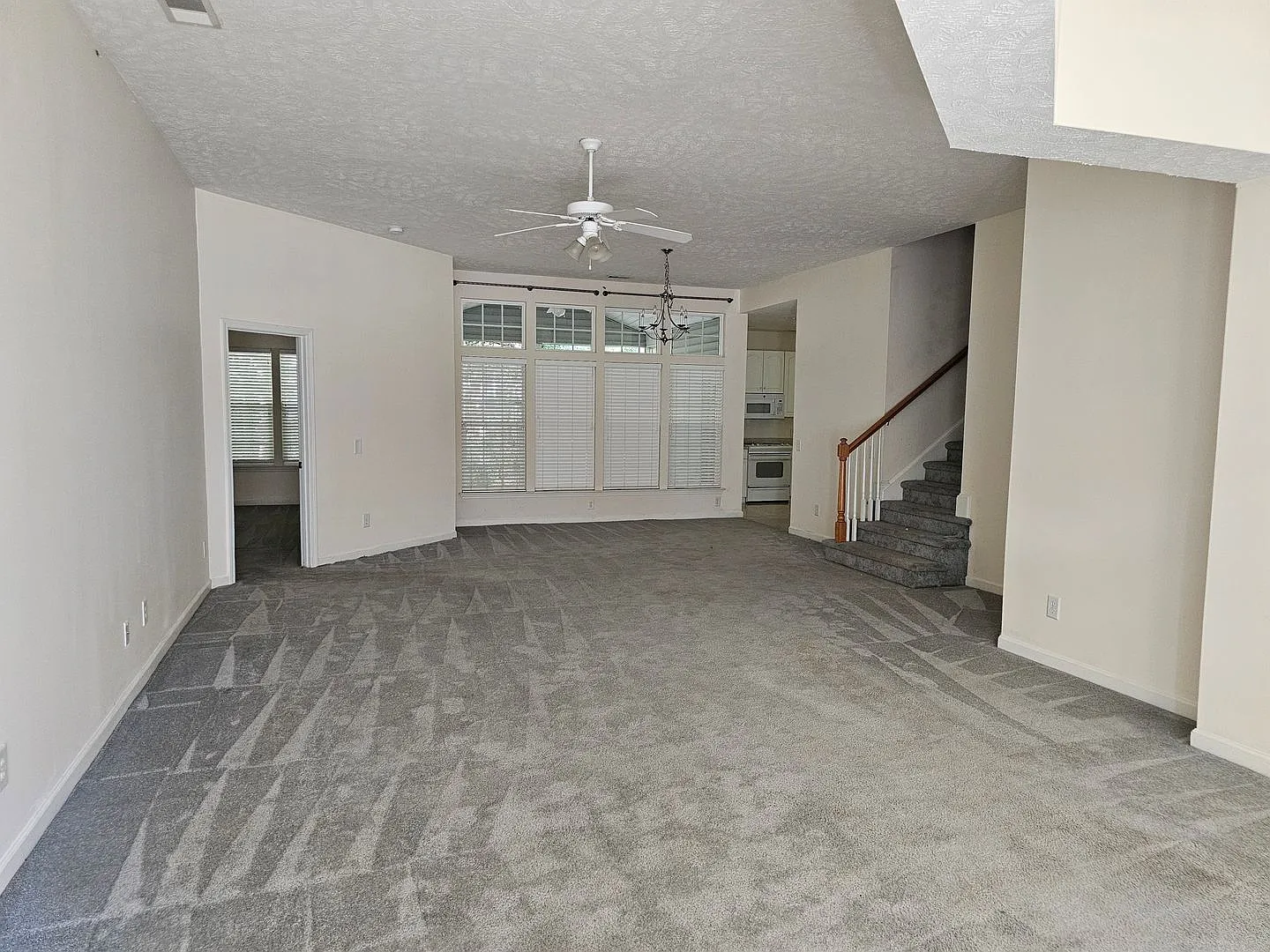 4 BD/2.5 BA with 2 car garage — Photo 3