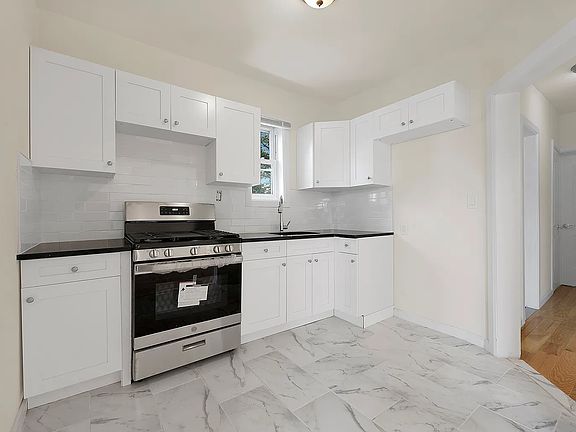 3rd image of 18305 Dunlop Ave