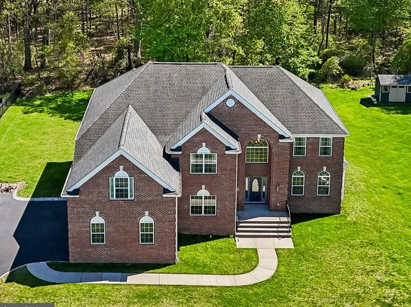 41 Emerald Rd, Robbinsville, NJ 08691