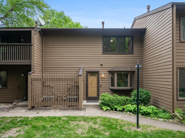 360 W Eagle Lake Dr, Maple Grove, MN 55369
